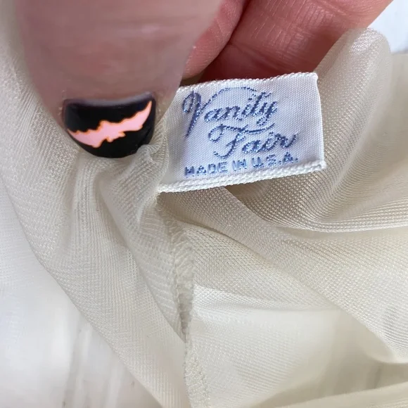 Vintage Vanity Fair lace and nylon nightie with sleeveless matching robe… - Picture 11 of 14